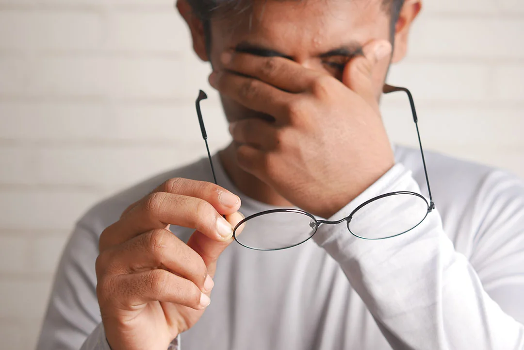 6 Common Habits That Are Damaging Your Eyes Without You Knowing